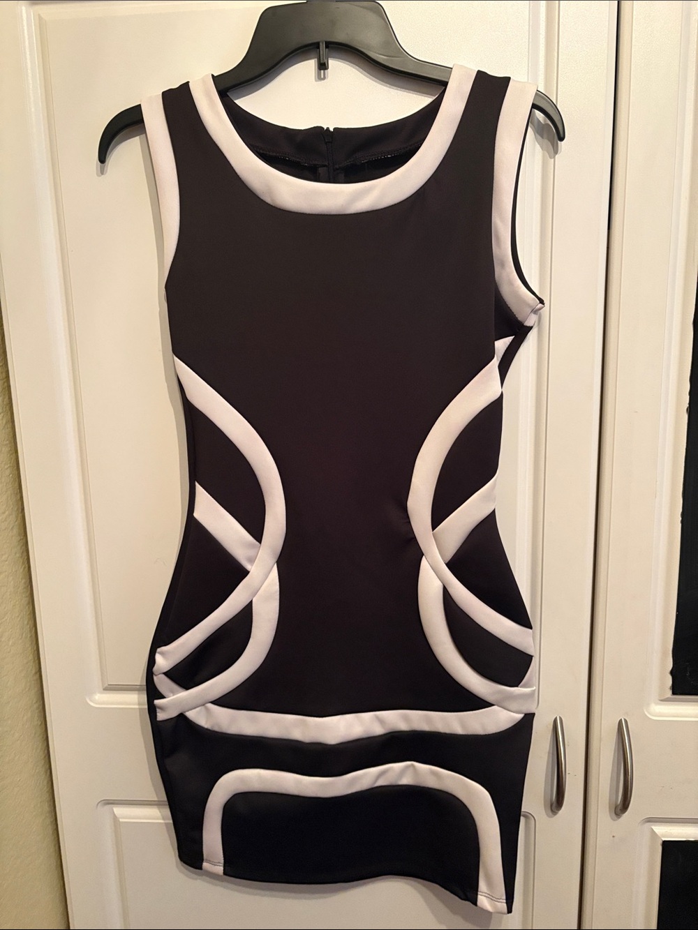 Black and White Sculpted Sheath Dress